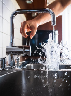 wash dishes